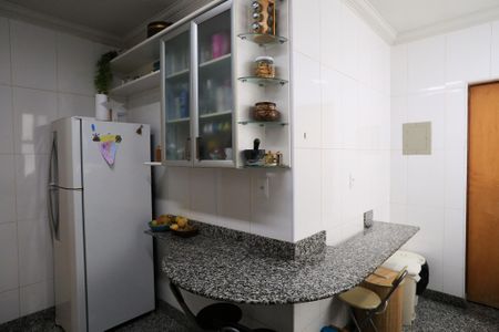 Apartamento à venda com 110m², 4 quartos e 2 vagas Apartamento à venda com 110m², 4 quartos e 2 vagasCozinha e Área de Serviço