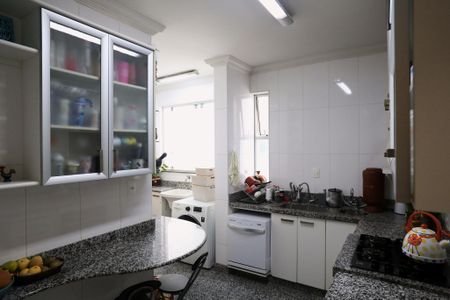 Apartamento à venda com 110m², 4 quartos e 2 vagas Apartamento à venda com 110m², 4 quartos e 2 vagasCozinha e Área de Serviço