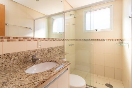 Banheiro de apartamento à venda com 3 quartos, 92m² em Jardim Botânico, Porto Alegre