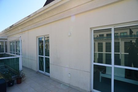 Apartamento para alugar com 313m², 5 quartos e 3 vagas Apartamento para alugar com 313m², 5 quartos e 3 vagasVaranda