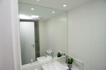 Apartamento para alugar com 313m², 5 quartos e 3 vagas Apartamento para alugar com 313m², 5 quartos e 3 vagasBanheiro Social 2