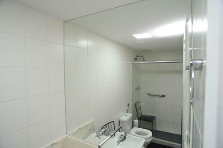 Apartamento para alugar com 313m², 5 quartos e 3 vagas Apartamento para alugar com 313m², 5 quartos e 3 vagasBanheiro Social 2