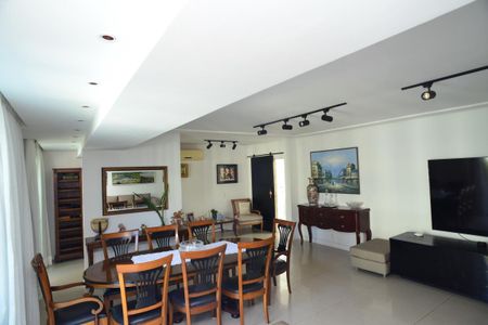Apartamento para alugar com 313m², 5 quartos e 3 vagas Apartamento para alugar com 313m², 5 quartos e 3 vagasSala