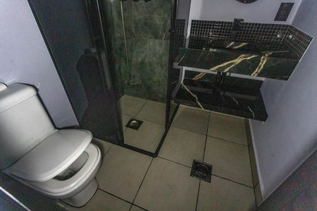 Casa para alugar com 360m², 4 quartos e 5 vagasBanheiro social 