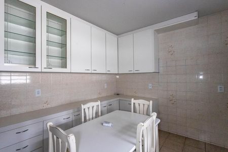 Casa para alugar com 360m², 4 quartos e 5 vagasCozinha 