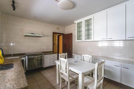 Casa para alugar com 360m², 4 quartos e 5 vagasCozinha 