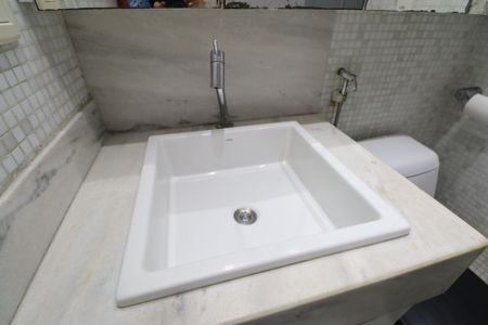 Banheiro de apartamento para alugar com 2 quartos, 80m² em Costa Azul, Salvador