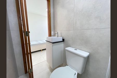 Banheiro de kitnet/studio para alugar com 1 quarto, 15m² em Cidade São Francisco, São Paulo