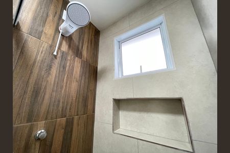 Banheiro de kitnet/studio para alugar com 1 quarto, 15m² em Cidade São Francisco, São Paulo