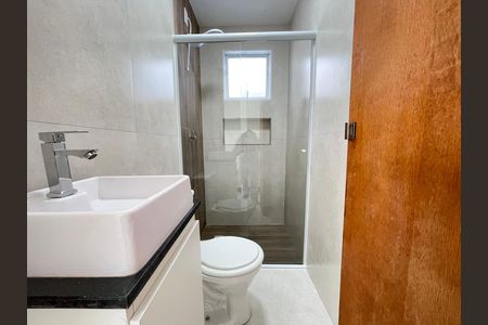 Banheiro de kitnet/studio para alugar com 1 quarto, 15m² em Cidade São Francisco, São Paulo