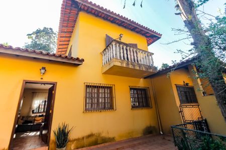 Fachada de casa à venda com 3 quartos, 234m² em Parque das Cigarreiras, Taboão da Serra