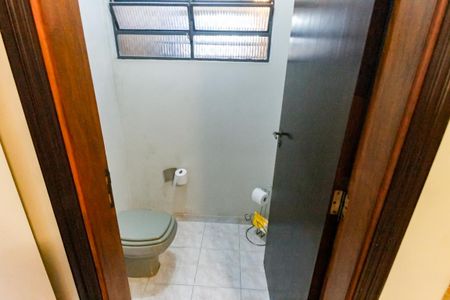 Banheiro Corredor de casa à venda com 3 quartos, 234m² em Parque das Cigarreiras, Taboão da Serra