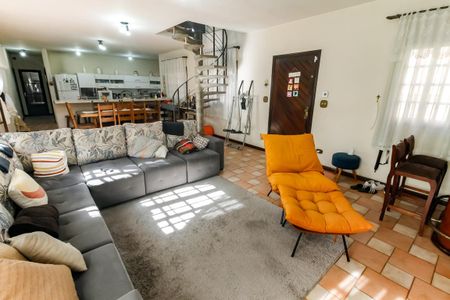Casa à venda com 3 quartos, 234m² em Parque das Cigarreiras, Taboão da Serra