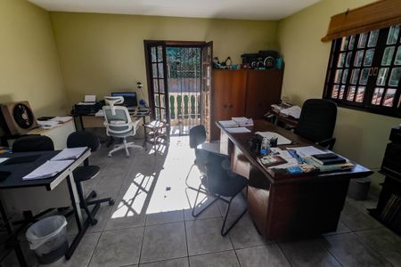 Escritório de casa à venda com 3 quartos, 234m² em Parque das Cigarreiras, Taboão da Serra