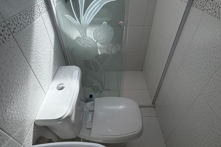 Banheiro de apartamento para alugar com 1 quarto, 44m² em Boqueirão, Santos