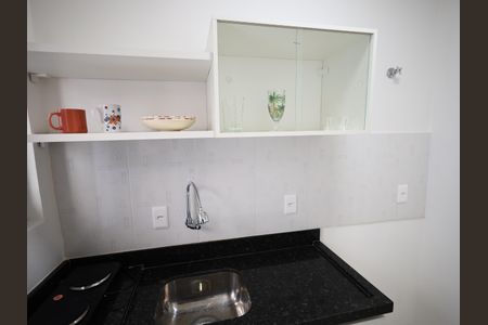 Cozinha de kitnet/studio para alugar com 1 quarto, 15m² em Cidade São Francisco, São Paulo