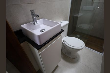Banheiro de kitnet/studio para alugar com 1 quarto, 15m² em Cidade São Francisco, São Paulo