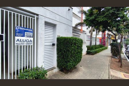 Fachada + Plaquinha de kitnet/studio para alugar com 1 quarto, 35m² em Cambuci, São Paulo
