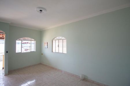 Casa à venda com 180m², 4 quartos e 2 vagas Casa à venda com 180m², 4 quartos e 2 vagasSala