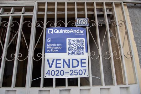 Casa à venda com 180m², 4 quartos e 2 vagas Casa à venda com 180m², 4 quartos e 2 vagasPlaquinha Instalada