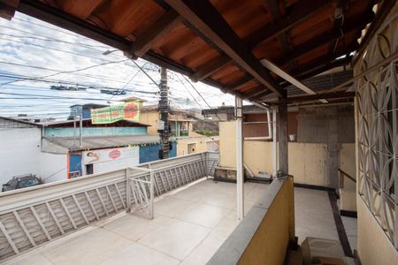 Casa à venda com 180m², 4 quartos e 2 vagas Casa à venda com 180m², 4 quartos e 2 vagasVaranda
