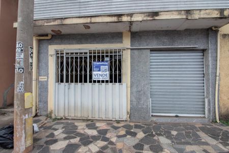Casa à venda com 180m², 4 quartos e 2 vagas Casa à venda com 180m², 4 quartos e 2 vagasPlaquinha Instalada