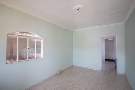 Casa à venda com 180m², 4 quartos e 2 vagas Casa à venda com 180m², 4 quartos e 2 vagasSala