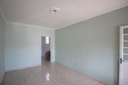 Casa à venda com 180m², 4 quartos e 2 vagas Casa à venda com 180m², 4 quartos e 2 vagasSala