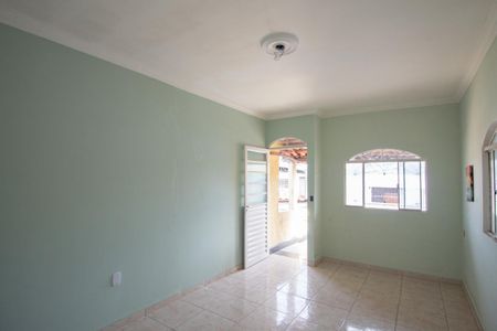Casa à venda com 180m², 4 quartos e 2 vagas Casa à venda com 180m², 4 quartos e 2 vagasSala