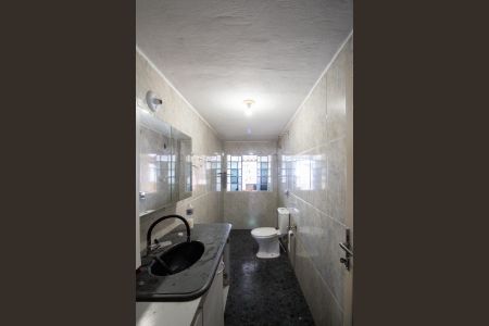 Casa à venda com 180m², 4 quartos e 2 vagas Casa à venda com 180m², 4 quartos e 2 vagasBanheiro 1
