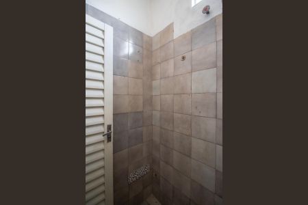 Casa à venda com 180m², 4 quartos e 2 vagas Casa à venda com 180m², 4 quartos e 2 vagasBanheiro 2