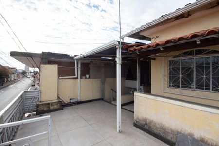 Casa à venda com 180m², 4 quartos e 2 vagas Casa à venda com 180m², 4 quartos e 2 vagasVaranda
