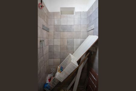 Casa à venda com 180m², 4 quartos e 2 vagas Casa à venda com 180m², 4 quartos e 2 vagasBanheiro 2