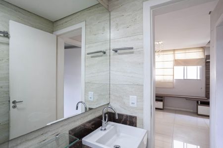 Banheiro social de apartamento à venda com 2 quartos, 47m² em Cândida Ferreira, Contagem