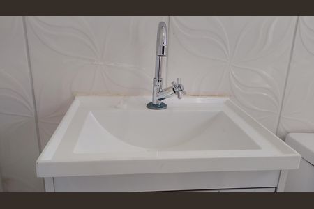Banheiro  de casa para alugar com 2 quartos, 65m² em Cidade Miguel Badra (gleba 02), Suzano