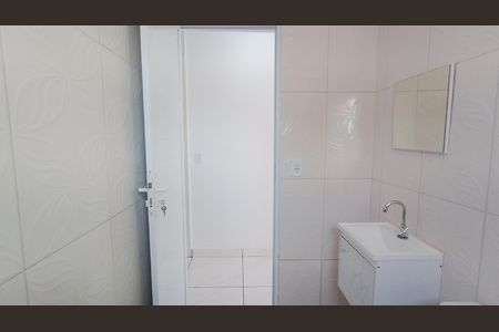 Banheiro  de casa para alugar com 2 quartos, 65m² em Cidade Miguel Badra (gleba 02), Suzano