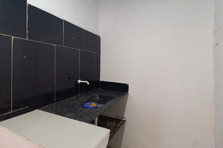 Cozinha de casa para alugar com 1 quarto, 30m² em Vila Creti, Carapicuíba