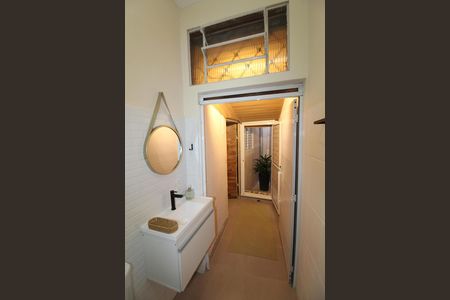 Banheiro de kitnet/studio para alugar com 1 quarto, 28m² em Vila Industrial, São José dos Campos