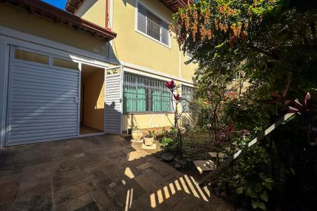 Garagem de casa para alugar com 5 quartos, 300m² em Vila Moinho Velho, São Paulo