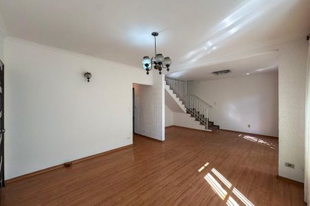 Casa para alugar com 5 quartos, 300m² em Vila Moinho Velho, São Paulo