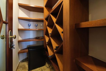 Apartamento à venda com 590m², 3 quartos e 5 vagasAdega
