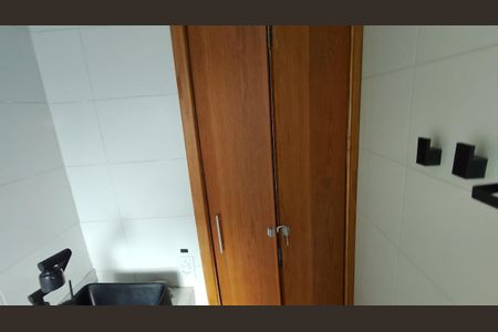 Banheiro de apartamento à venda com 2 quartos, 50m² em Jardim Vergueiro, São Paulo