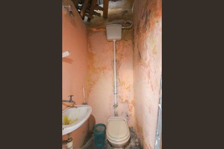 Banheiro da Garagem de casa à venda com 2 quartos, 103m² em Vila Aurea, São Paulo