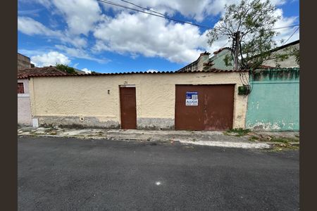 Fachada + placa de kitnet/studio para alugar com 1 quarto, 40m² em Bento Ribeiro, Rio de Janeiro