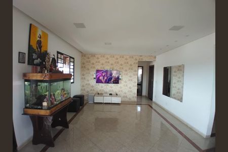 Casa para alugar com 7 quartos, 300m² em Nacional, Contagem