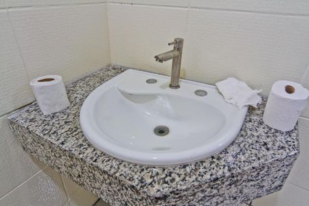 Banheiro de casa para alugar com 1 quarto, 24m² em Jardim São Paulo, São Paulo