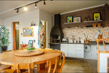 Apartamento à venda com 2 quartos, 80m² em Setor Negrão de Lima, Goiânia