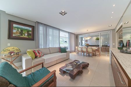 Apartamento à venda com 243m², 3 quartos e 3 vagas Apartamento à venda com 243m², 3 quartos e 3 vagasSala