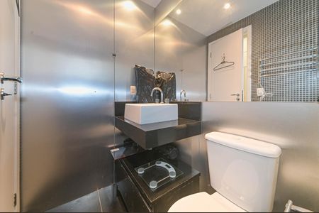 Apartamento à venda com 243m², 3 quartos e 3 vagas Apartamento à venda com 243m², 3 quartos e 3 vagasBanheiro da Suíte 1 - Senhor