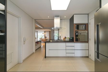 Apartamento à venda com 243m², 3 quartos e 3 vagas Apartamento à venda com 243m², 3 quartos e 3 vagasCozinha